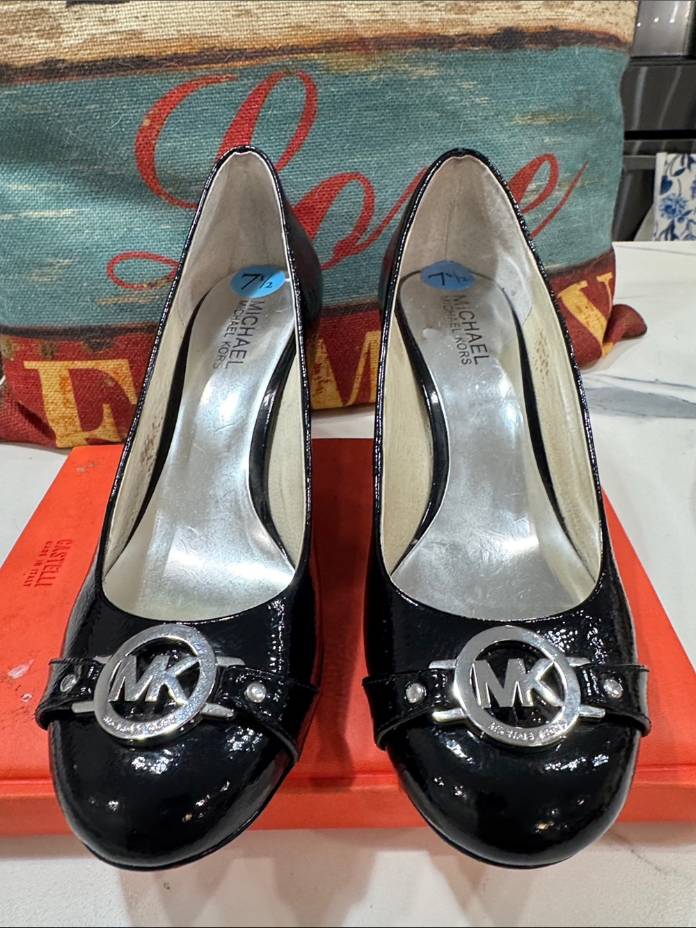 MICHAEL Michael Kors Black Patent Logo-Embellished Pumps